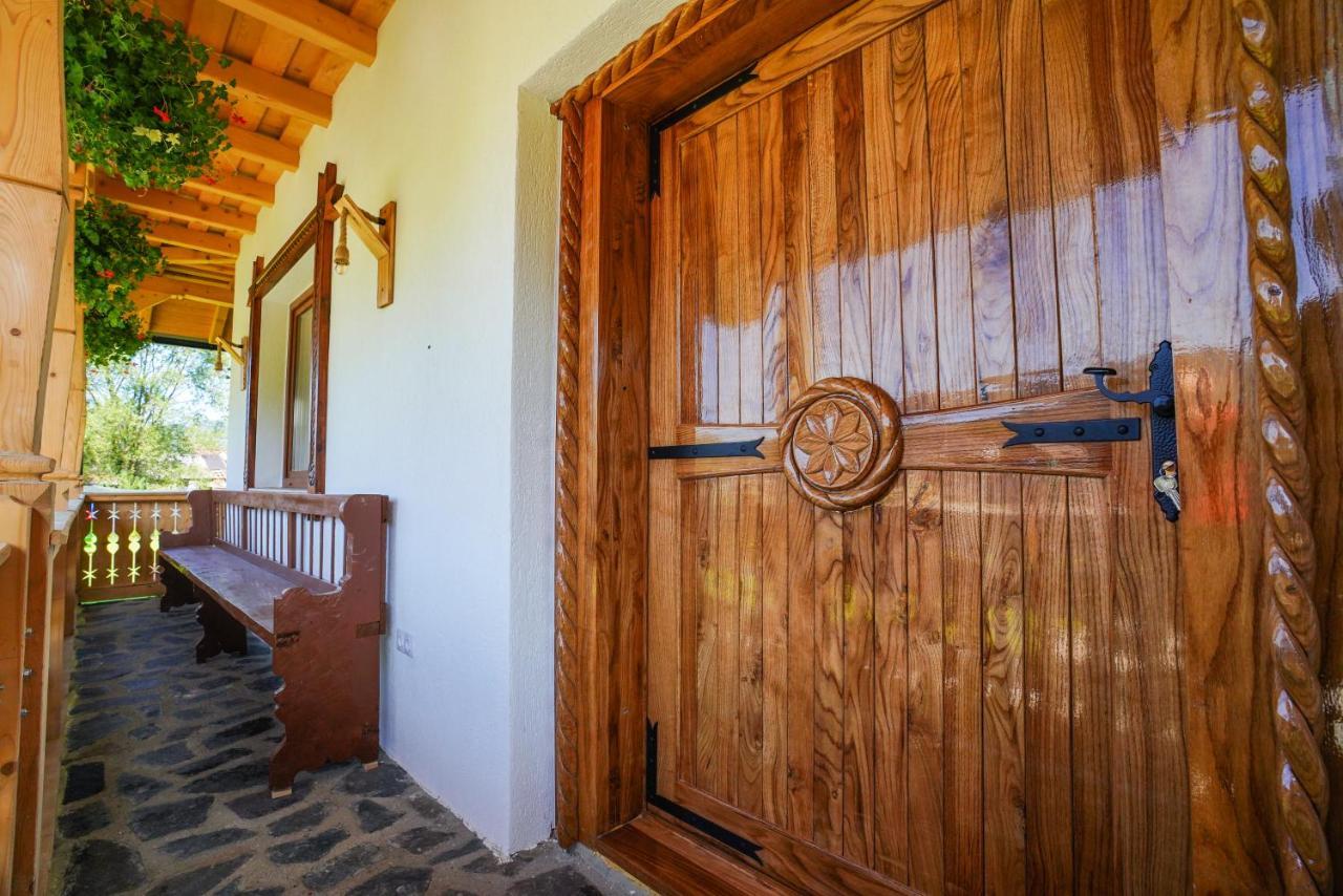 Casa Morosanului Guest house